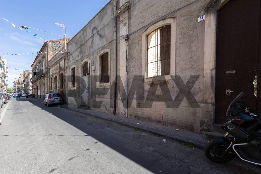 negozio in vendita a Catania in zona Centro Storico