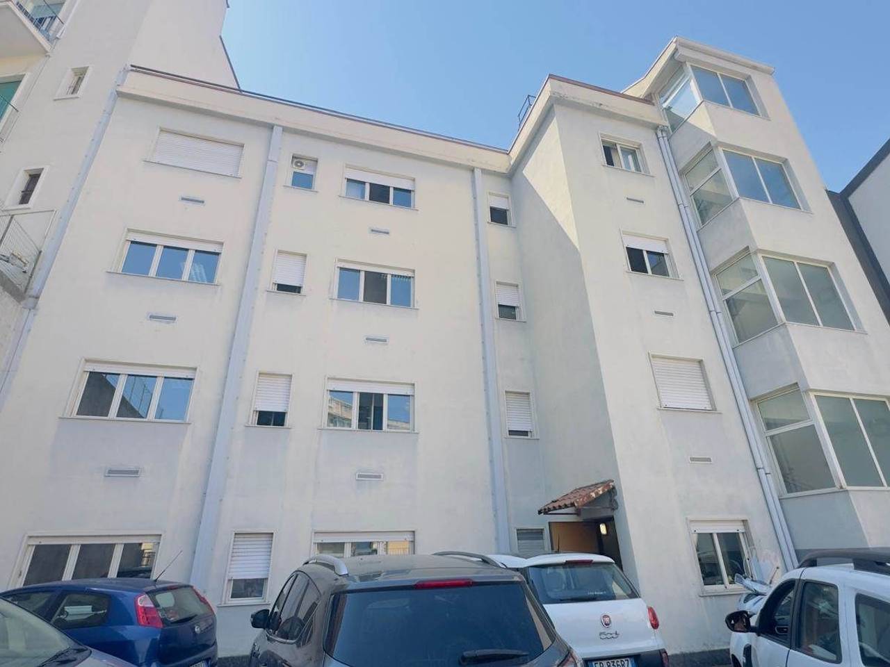 intera palazzina in vendita a Catania in zona Picanello