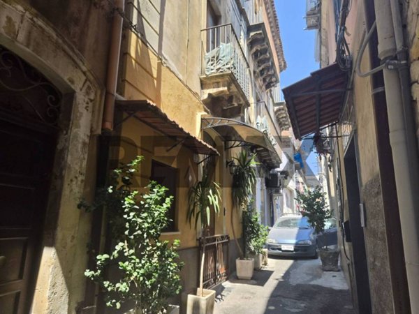 casa indipendente in vendita a Catania