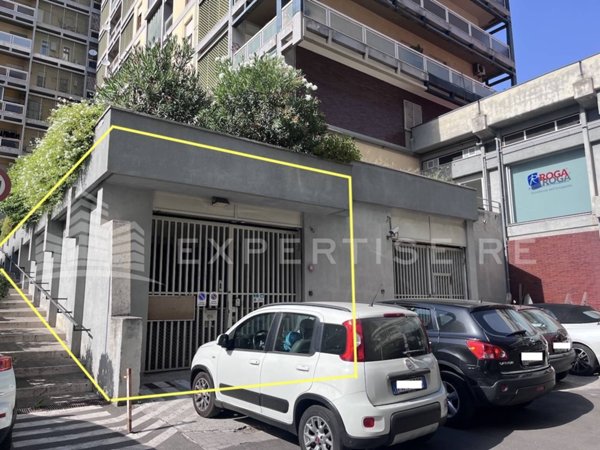 locale commerciale in vendita a Catania