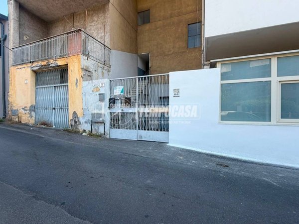 locale di sgombero in vendita a Catania in zona Canalicchio