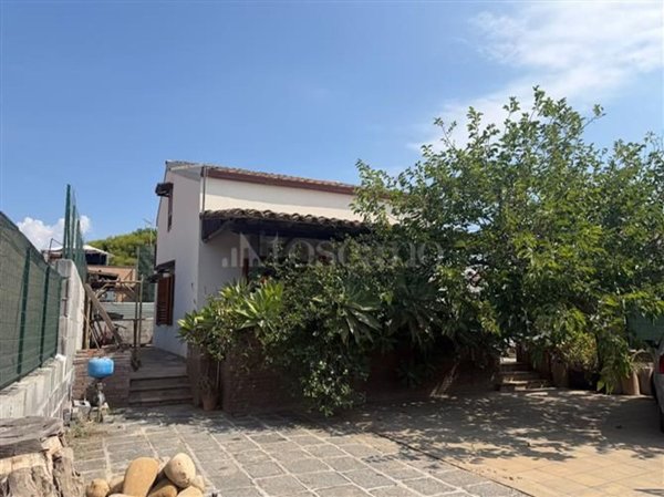 casa indipendente in vendita a Catania in zona Villaggio Delfino-Vaccarizzo