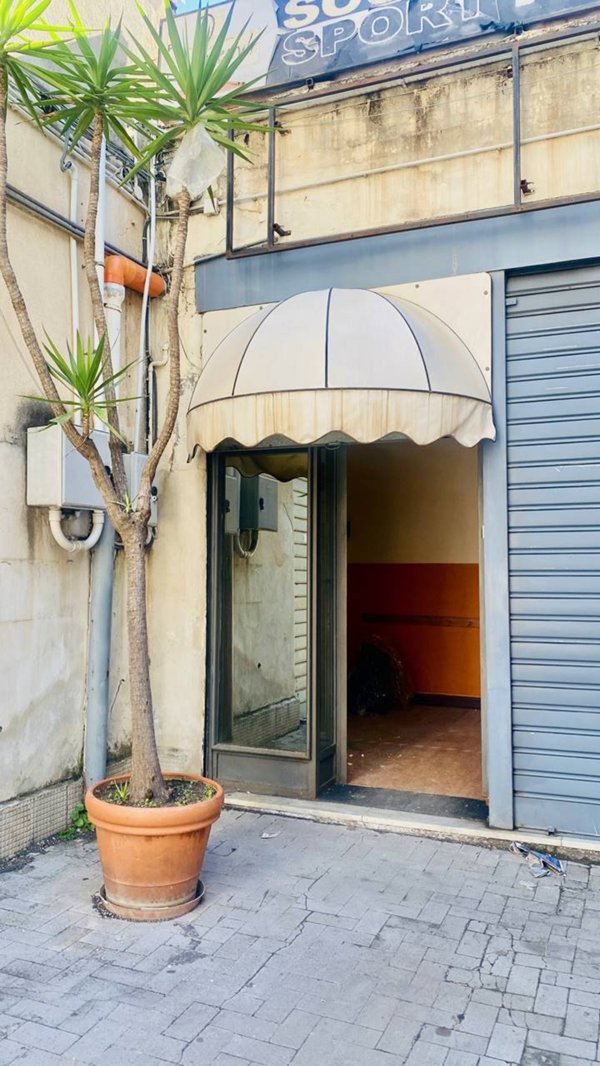 locale di sgombero in vendita a Catania