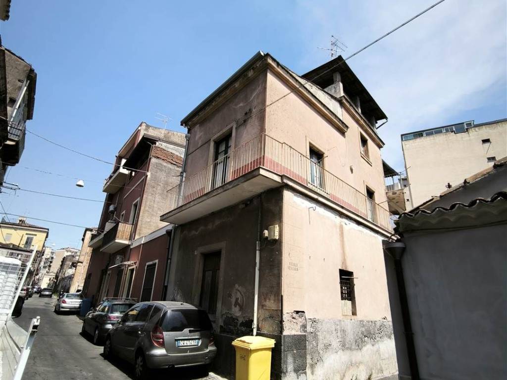 casa indipendente in vendita a Catania in zona Centro Storico