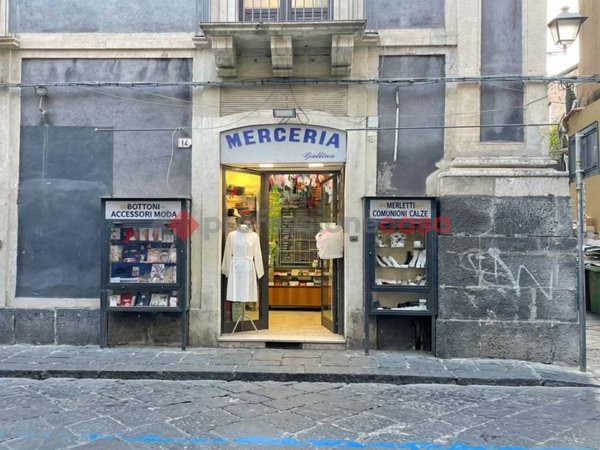 locale commerciale in vendita a Catania in zona Centro Storico