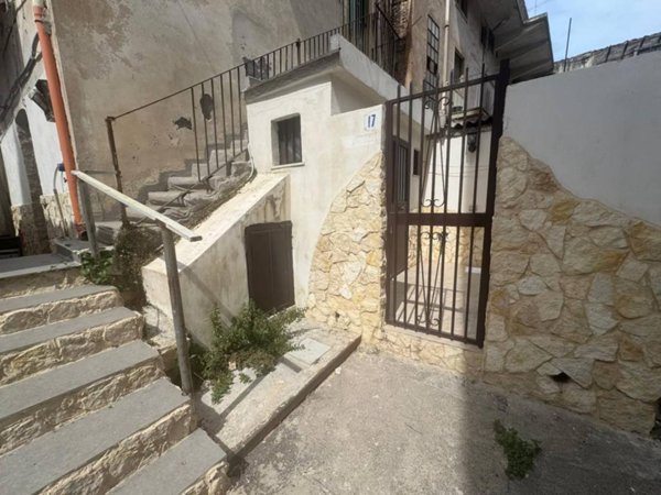 casa indipendente in vendita a Catania