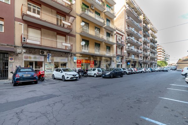 locale commerciale in vendita a Catania in zona Picanello