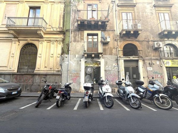 negozio in vendita a Catania in zona Centro Storico