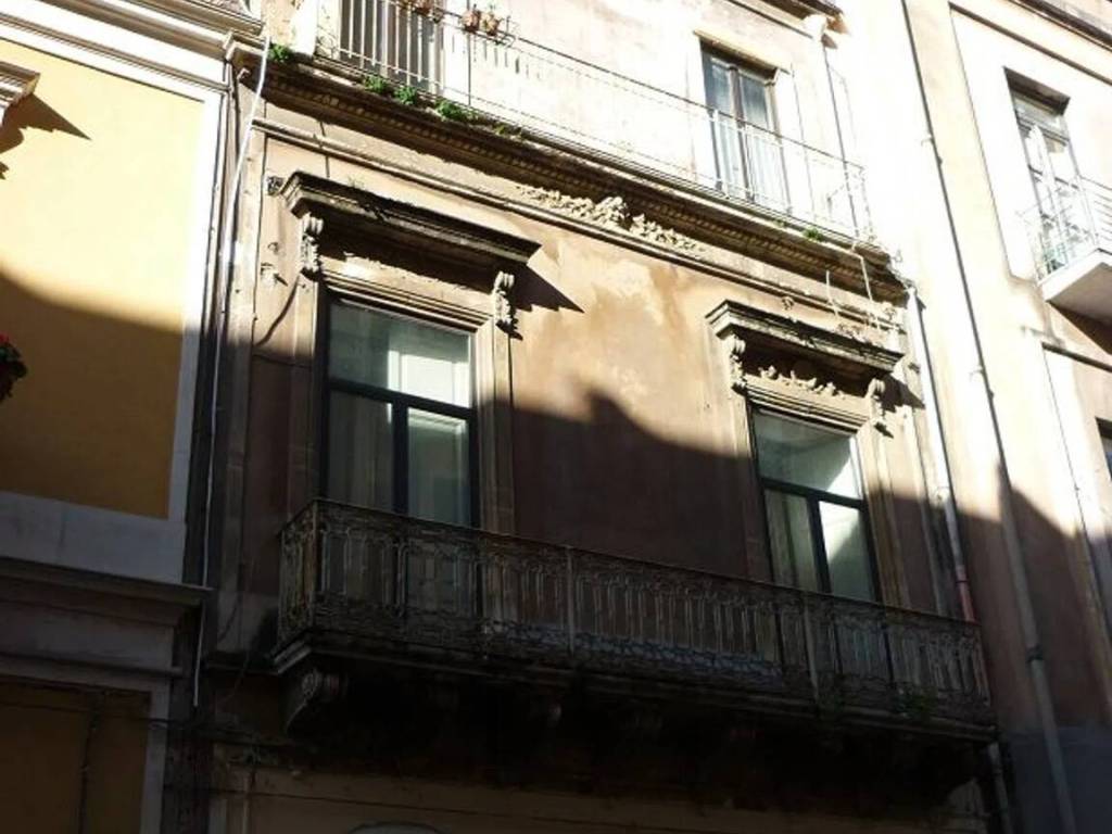intera palazzina in vendita a Catania in zona Picanello