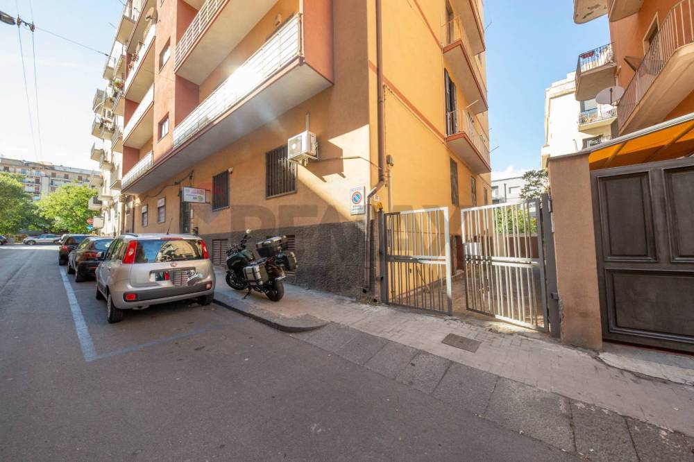 locale commerciale in vendita a Catania