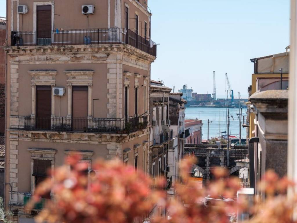 intera palazzina in vendita a Catania in zona Centro Storico