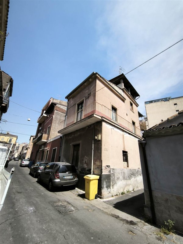 casa indipendente in vendita a Catania in zona Centro Storico