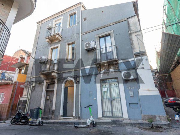 casa indipendente in vendita a Catania in zona Centro Storico