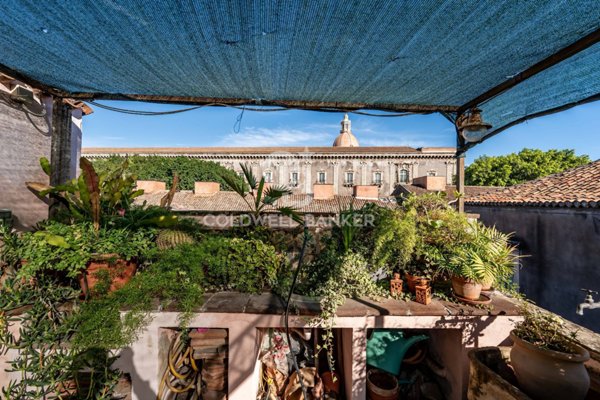 casa indipendente in vendita a Catania in zona Centro Storico