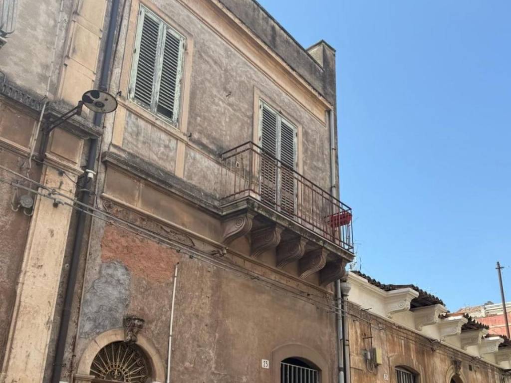 intera palazzina in vendita a Catania in zona Borgo Sant'Agata