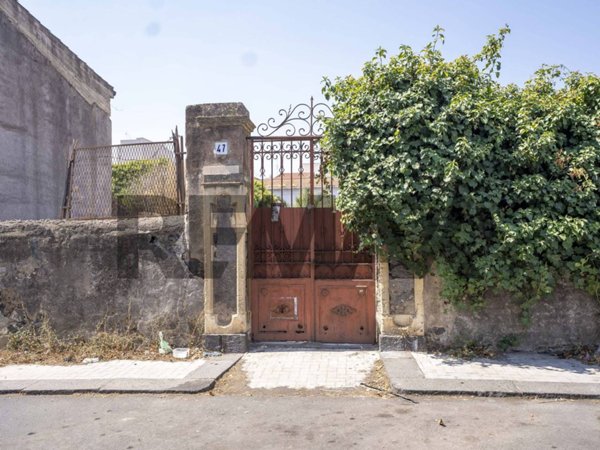 casa indipendente in vendita a Catania in zona Picanello