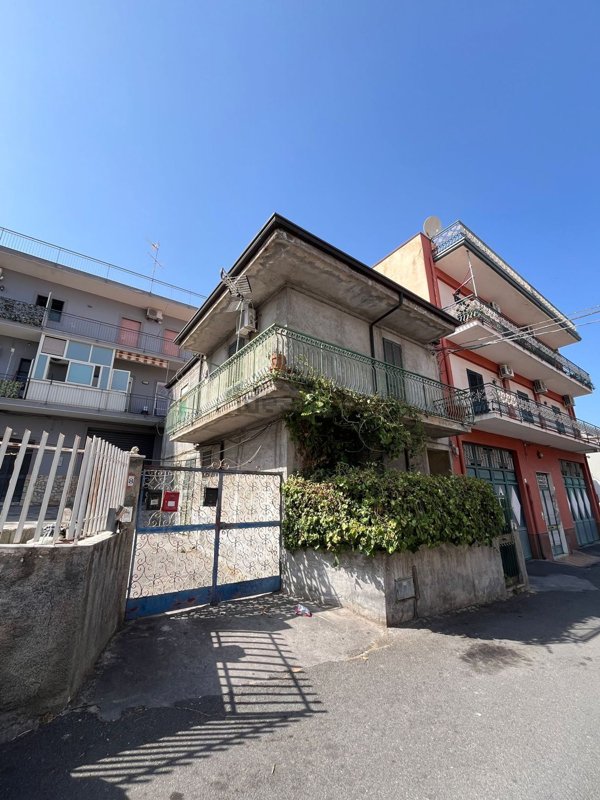 casa indipendente in vendita a Catania