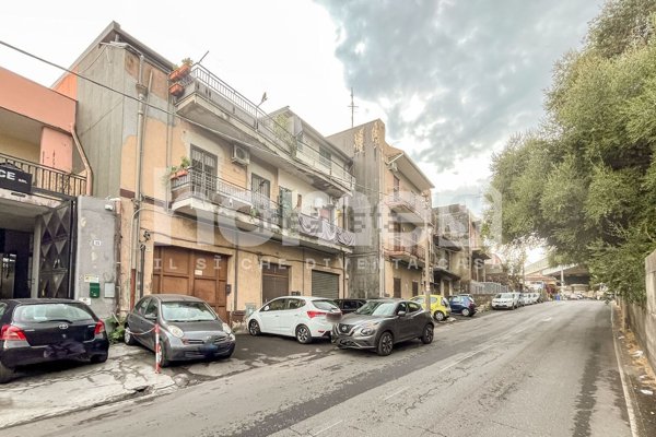 appartamento in vendita a Catania in zona Villaggio Sant'Agata