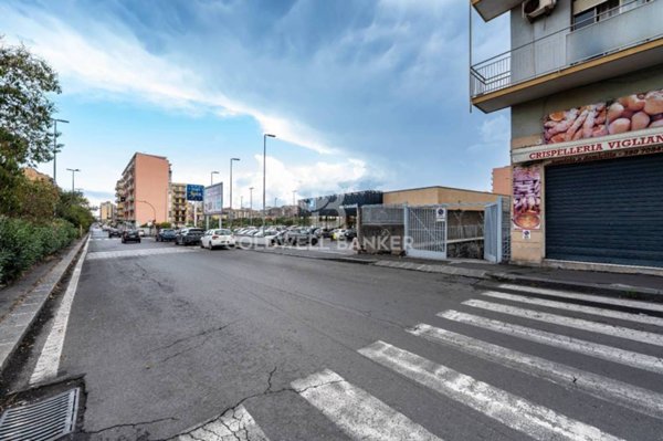 box auto in vendita a Catania in zona Cibali