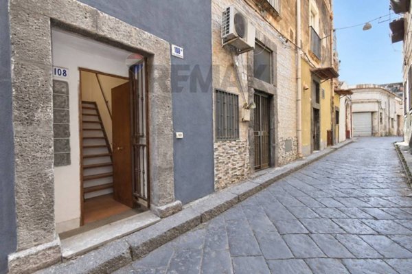 casa indipendente in vendita a Catania in zona Centro Storico