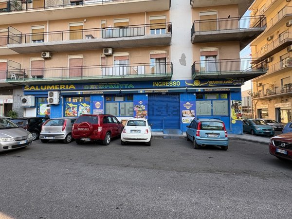 locale commerciale in vendita a Catania in zona Ognina