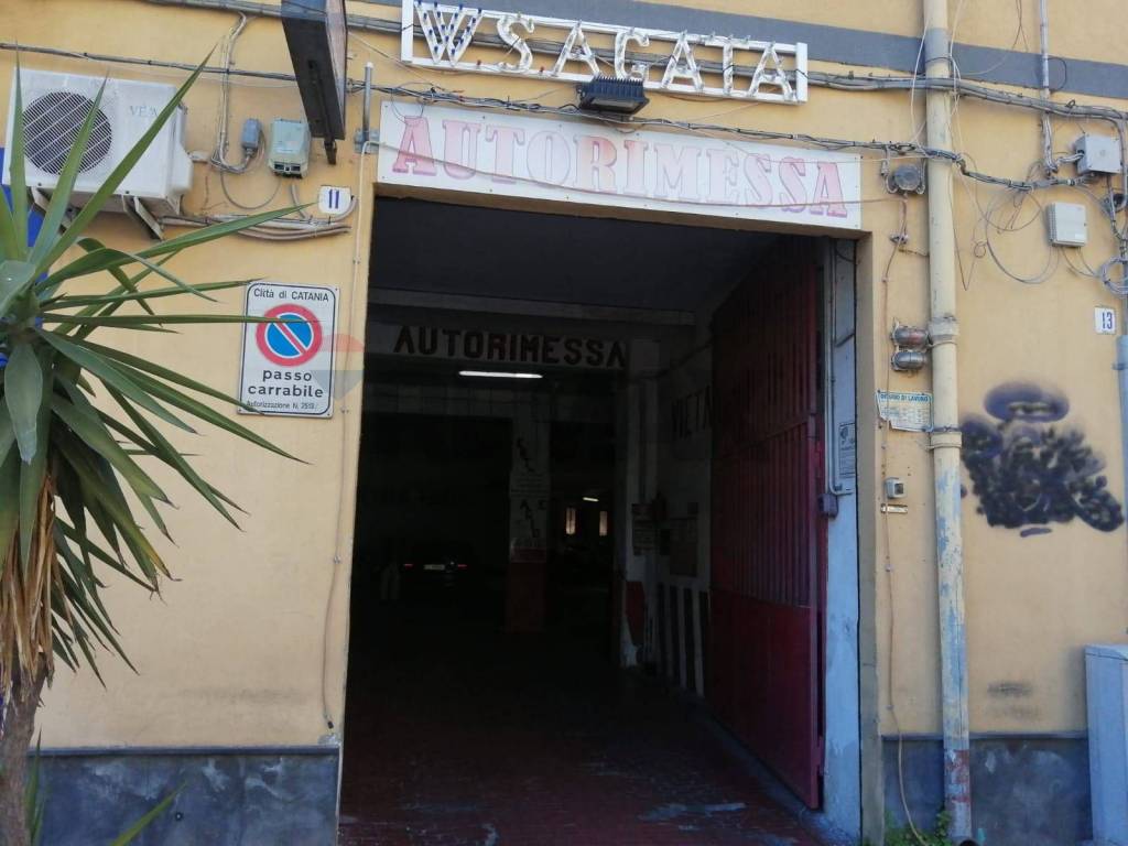 box auto in vendita a Catania in zona Cibali