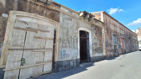 casa indipendente in vendita a Catania