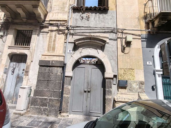 casa indipendente in vendita a Catania in zona Centro Storico