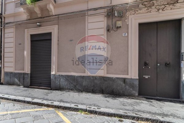 locale commerciale in vendita a Catania