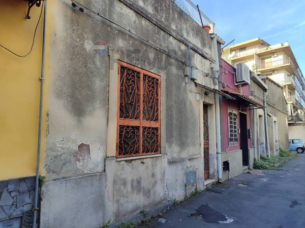 casa indipendente in vendita a Catania in zona Centro Storico