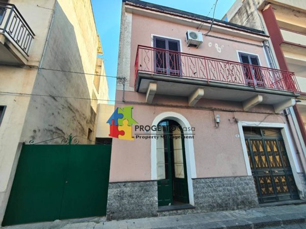 casa indipendente in vendita a Fiumefreddo di Sicilia