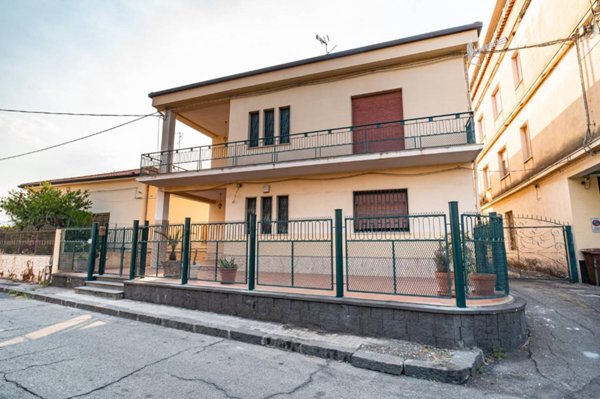 casa indipendente in vendita a Fiumefreddo di Sicilia