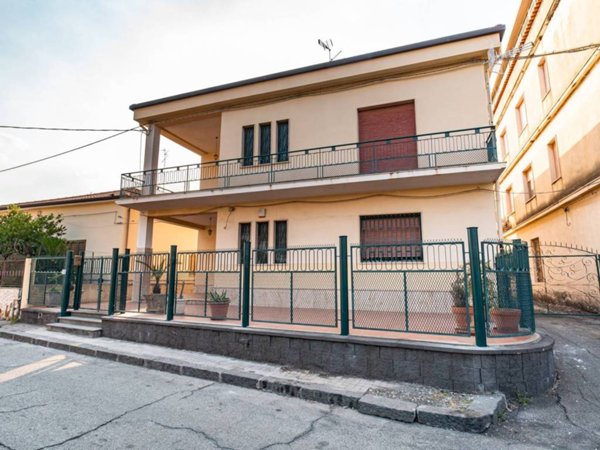 casa indipendente in vendita a Fiumefreddo di Sicilia