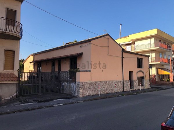 casa indipendente in vendita a Fiumefreddo di Sicilia