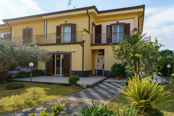casa indipendente in vendita a Fiumefreddo di Sicilia