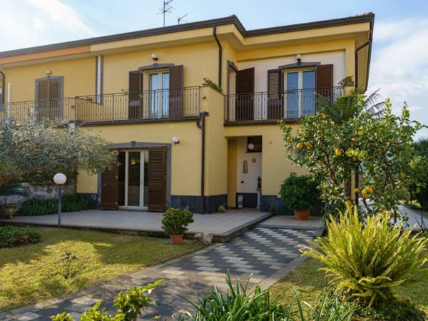 casa indipendente in vendita a Fiumefreddo di Sicilia