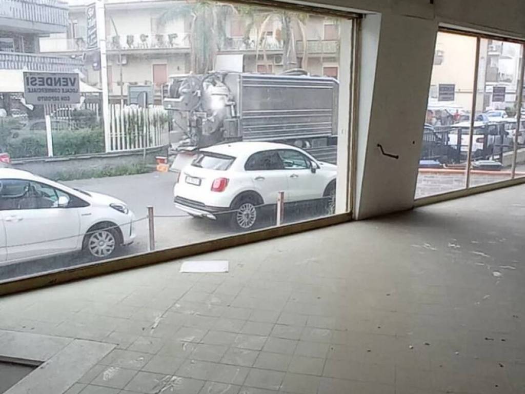 negozio in vendita a Fiumefreddo di Sicilia