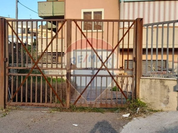 locale commerciale in vendita a Fiumefreddo di Sicilia