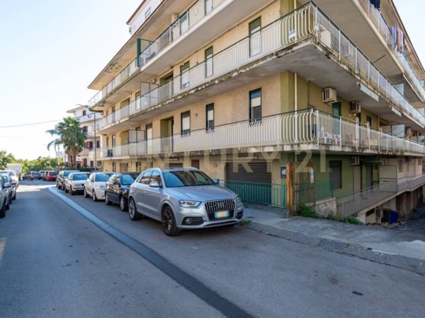 negozio in vendita a Fiumefreddo di Sicilia