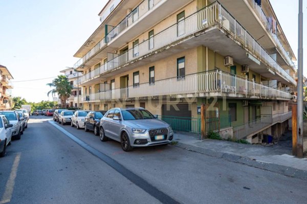 negozio in vendita a Fiumefreddo di Sicilia