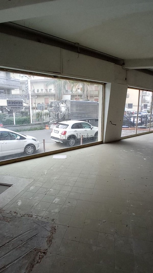 locale commerciale in vendita a Fiumefreddo di Sicilia