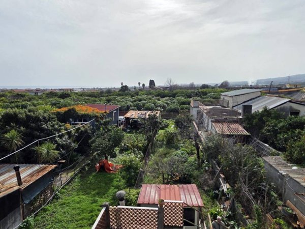 intera palazzina in vendita a Fiumefreddo di Sicilia in zona Feudogrande