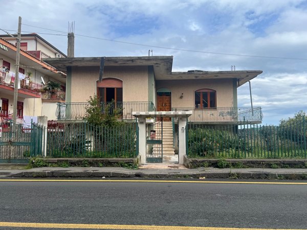 casa indipendente in vendita a Fiumefreddo di Sicilia