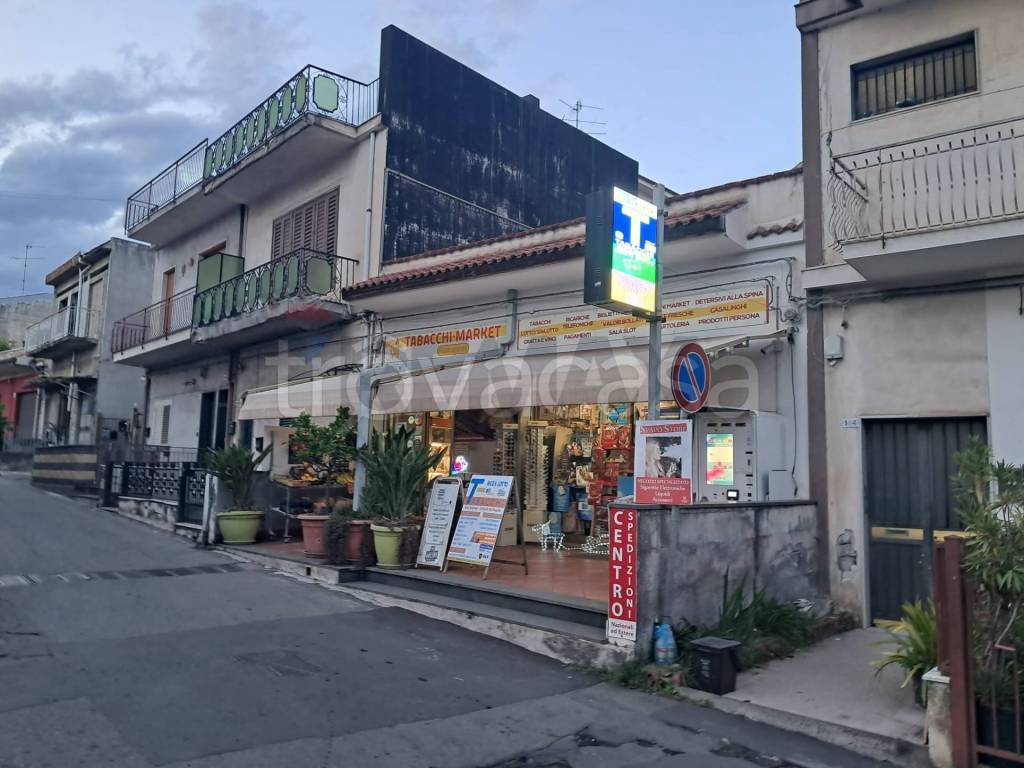 negozio in vendita a Fiumefreddo di Sicilia in zona Feudogrande