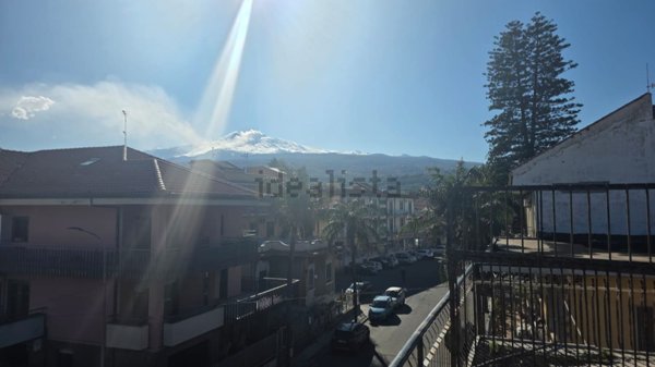 intera palazzina in vendita a Fiumefreddo di Sicilia