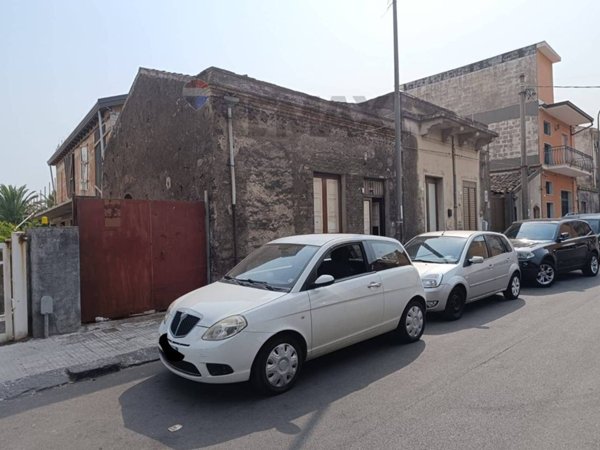 casa indipendente in vendita a Fiumefreddo di Sicilia