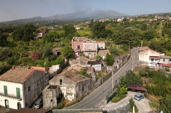 terreno edificabile in vendita a Giarre in zona San Giovanni Montebello