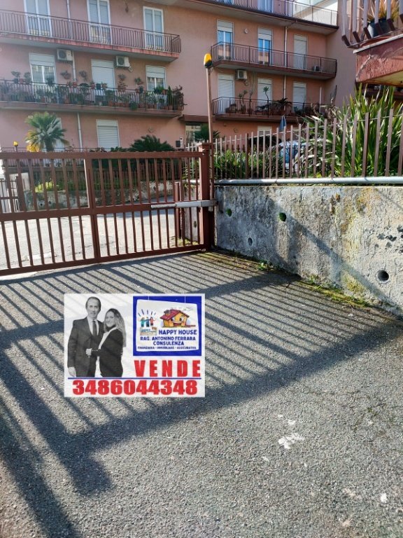 locale di sgombero in vendita a Giarre in zona San Giovanni Montebello