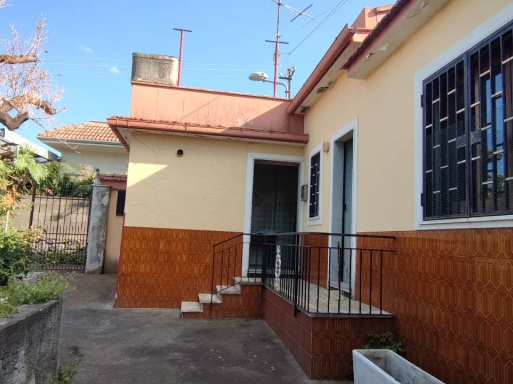 casa indipendente in vendita a Giarre