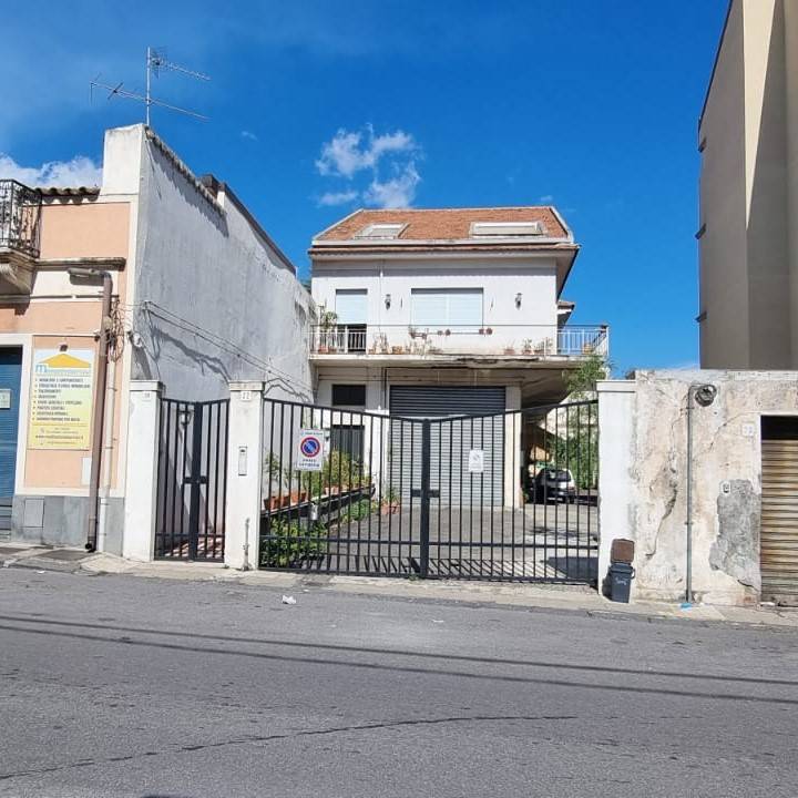 intera palazzina in vendita a Giarre